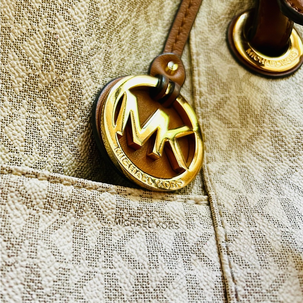 Michael Kors Large Tore With Side Pockets And Int… - image 1